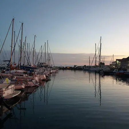 Résidence de standing la Pêcherie Spacieux T3 comme un cocon familial vue mer et sur l'avant port Sur le bout du bout de Cap d'Agde seule cap en Occitanie Extérieur photo