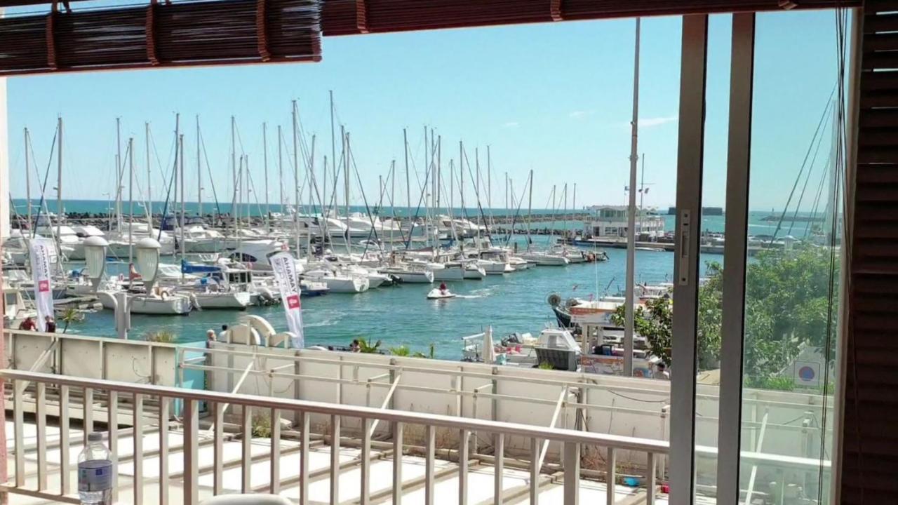 De Standing La Pecherie Spacieux T3 Comme Un Cocon Familial Vue Et Sur L'avant Port Sur Le Bout Du Bout De Cap D'agde Seule Cap En Occitanie