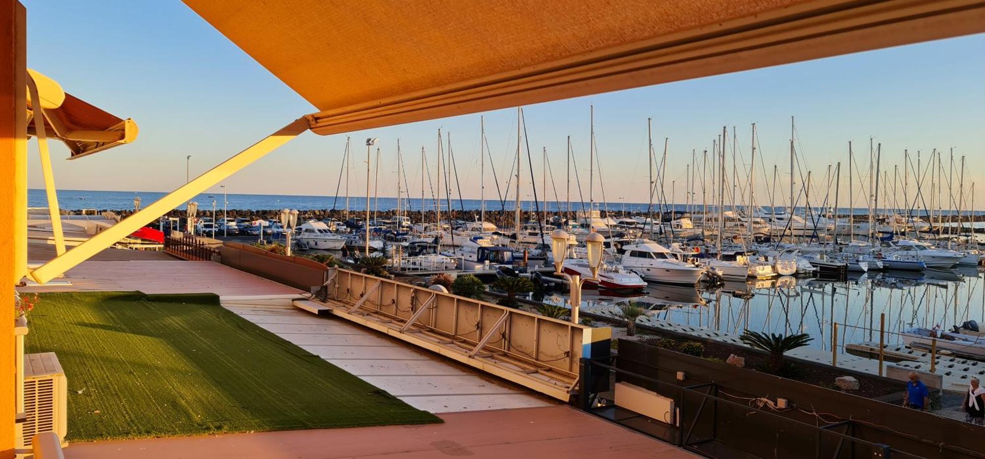 De Standing La Pecherie Spacieux T3 Comme Un Cocon Familial Vue Et Sur L'avant Port Sur Le Bout Du Bout De Cap D'agde Seule Cap En Occitanie *
